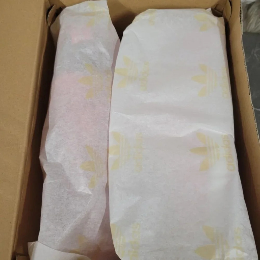 Adidas  NMD R1 - Picture 3 of 12